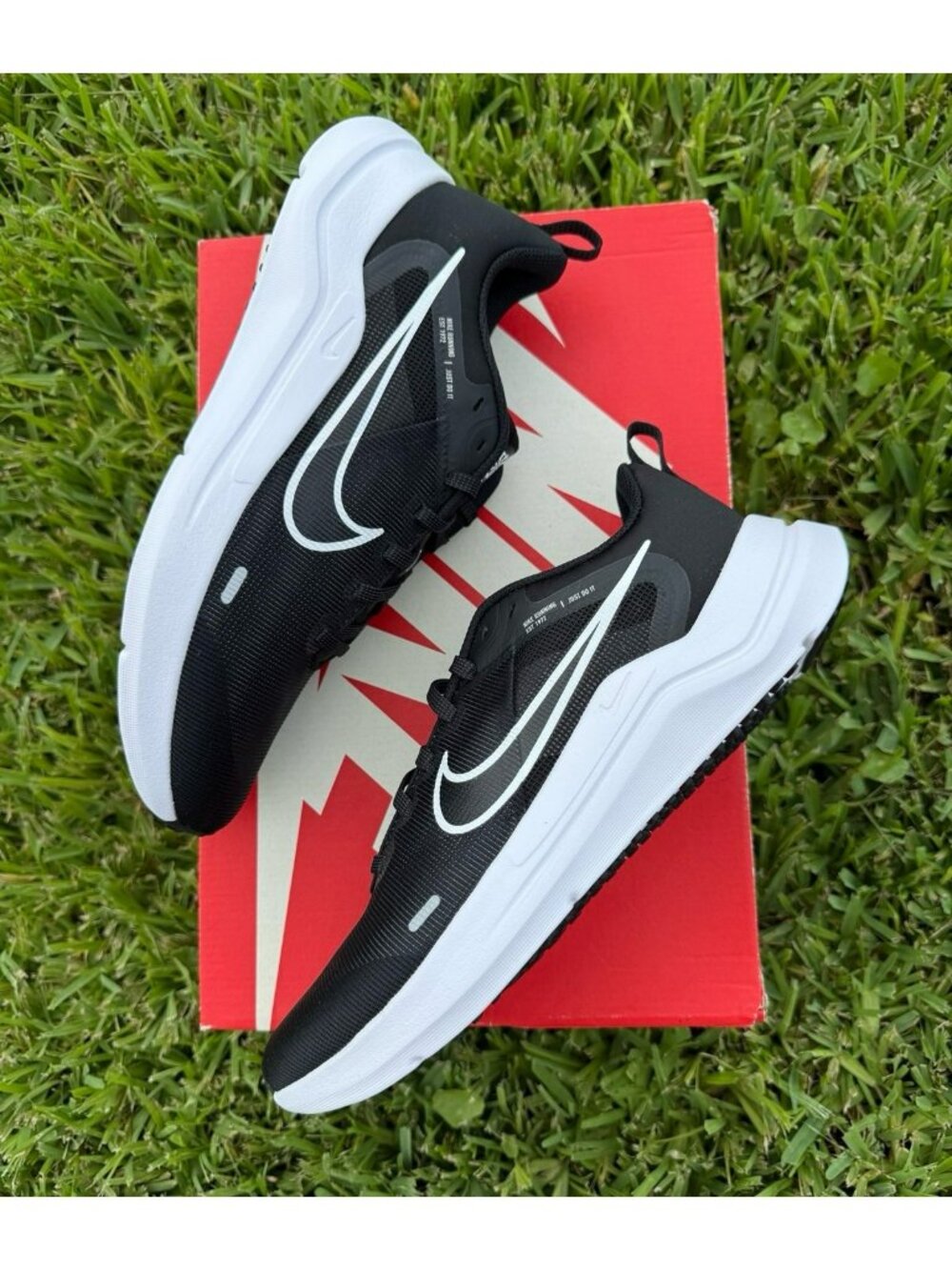 10 WOMEN'S NIKE DOWNSHIFTER 12 BLACK / WHITE DD9294-001 RUNNING SHOES